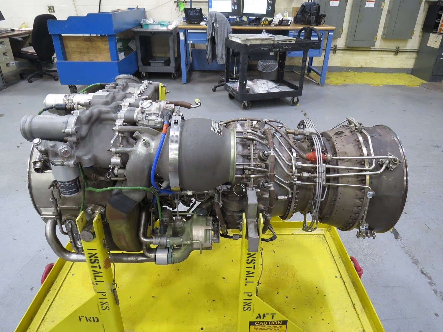 Complete T700 engine on a stand, side view